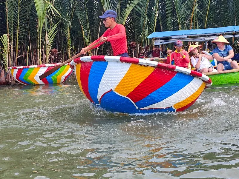 A-taste-of-vietnam-13-days-hoi-an-basket-boat.webp