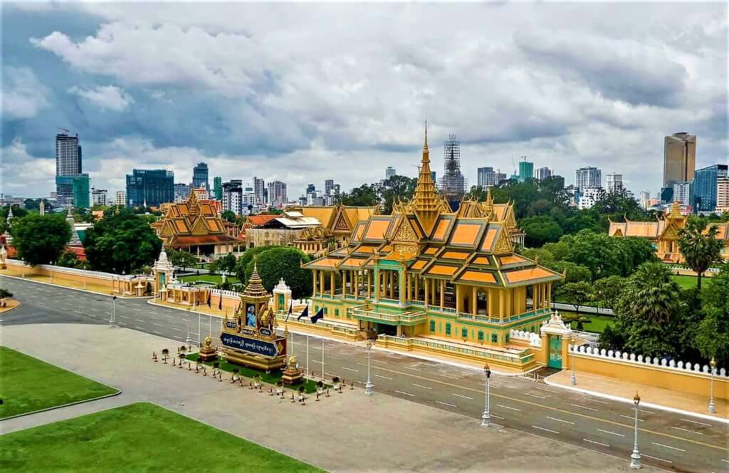 Authentic-Cambodia-Itinerary-11-days-Royal-Palace-Phnom-Penh-3.jpg