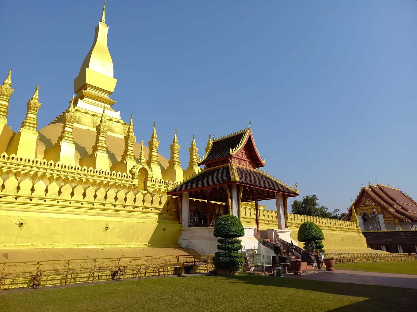 Authentic-Lao-Trip-7-Days-Pha-That-Luang-Vientiane-9.jpg