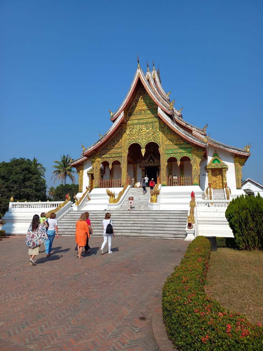Authentic-Laos-Tour-9-Days-Museum-Luang-Prabang-1.jpg
