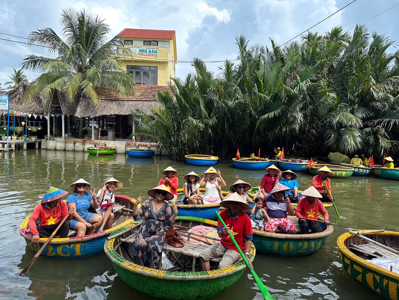 Authentic-Vietnam-Tour-10-Days-Hoi-An-Cam-Thach-Basket-boat-1.jpg