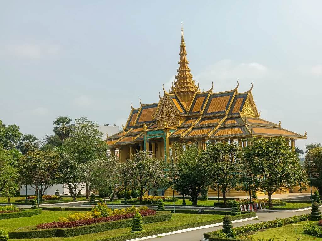 Best-of-Cambodia-8-days-Phnom-Penh-Royal-Palace-5.jpg