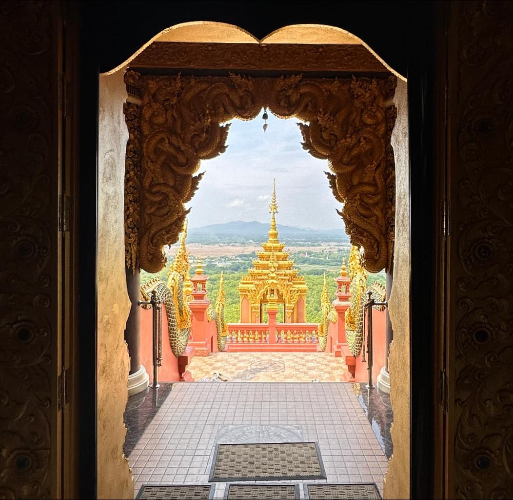 Discovery-Thailand-Tour-17-Days-Wat-Phra-That-Doi-Phrachan-in-Lampang-7.jpg