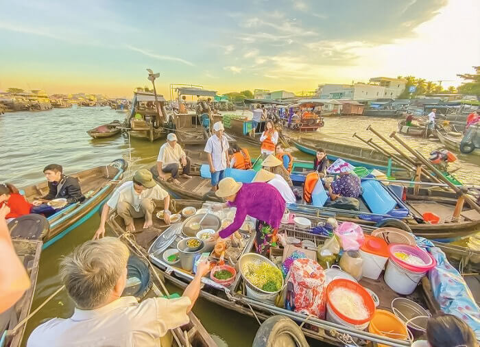 Mekong-Delta-Cai-Rang-floating-market-3.jpeg