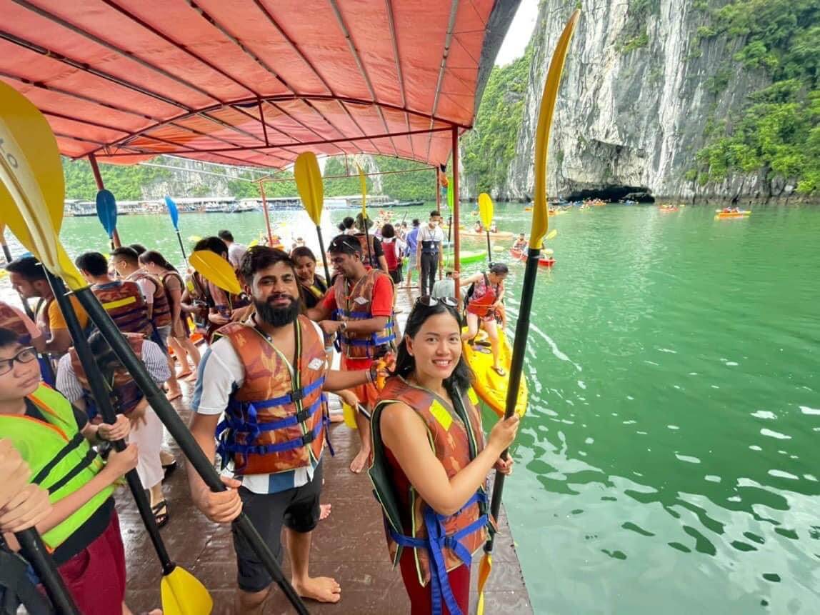 asia-authentic-travel-halong-bay-kayaking-2.jpg