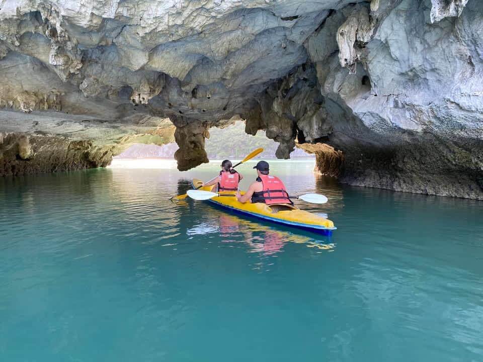 asia-authentic-travel-halong-bay-kayaking-3.jpg