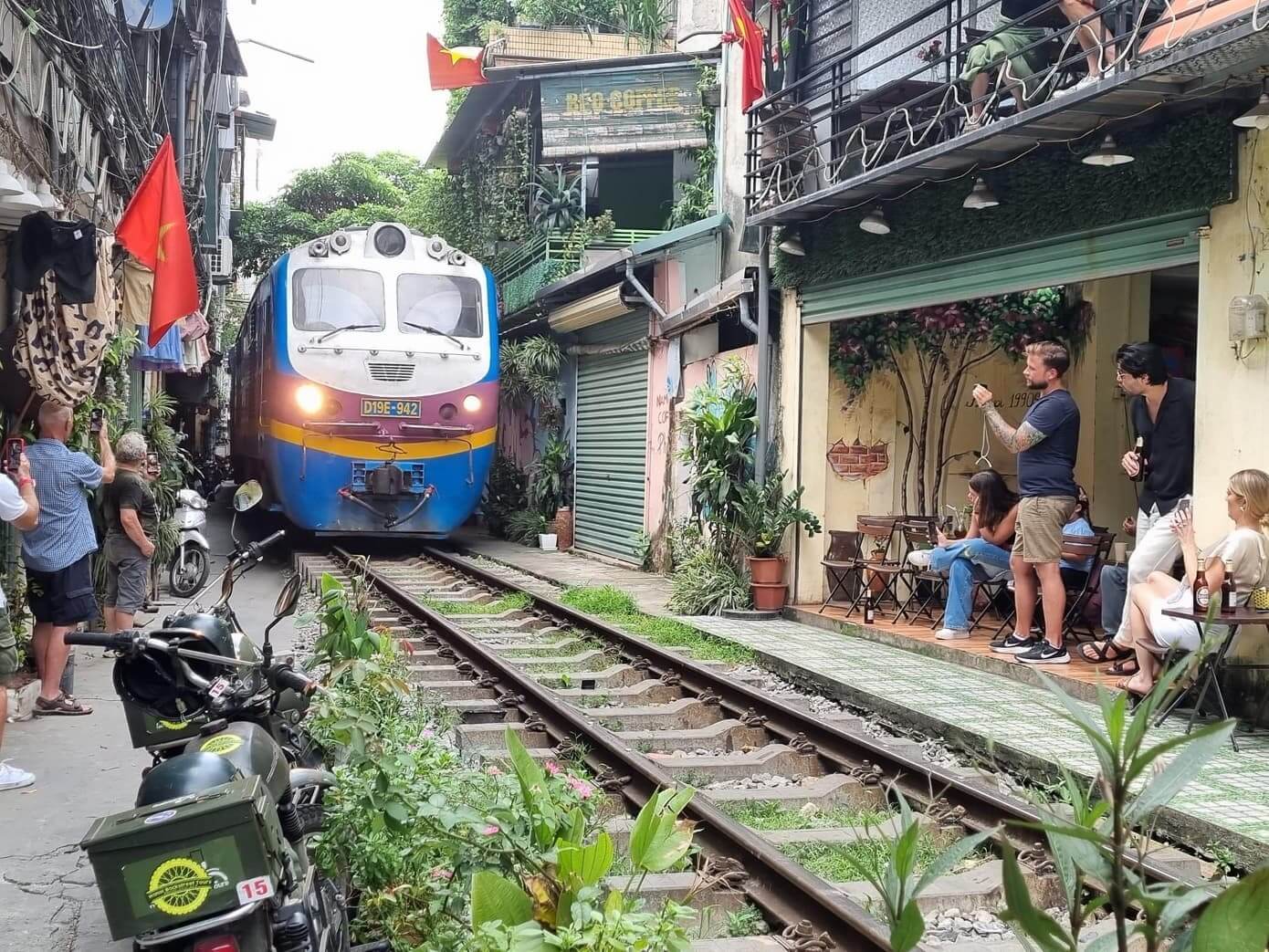 enchanting-vietnam-cambodia-trip-18-days-hanoi-train-street-2.jpg